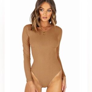 Reoria Bodysuit Camel Crew Neck Long Sleeve Knit Ribbed Slim Fit Size Large NWT